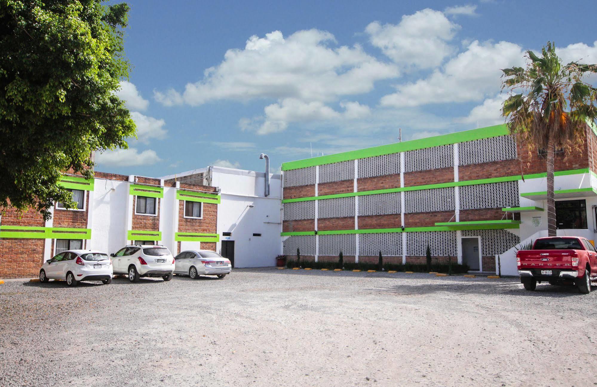 Hotel Arboledas Industrial Guadalajara Esterno foto