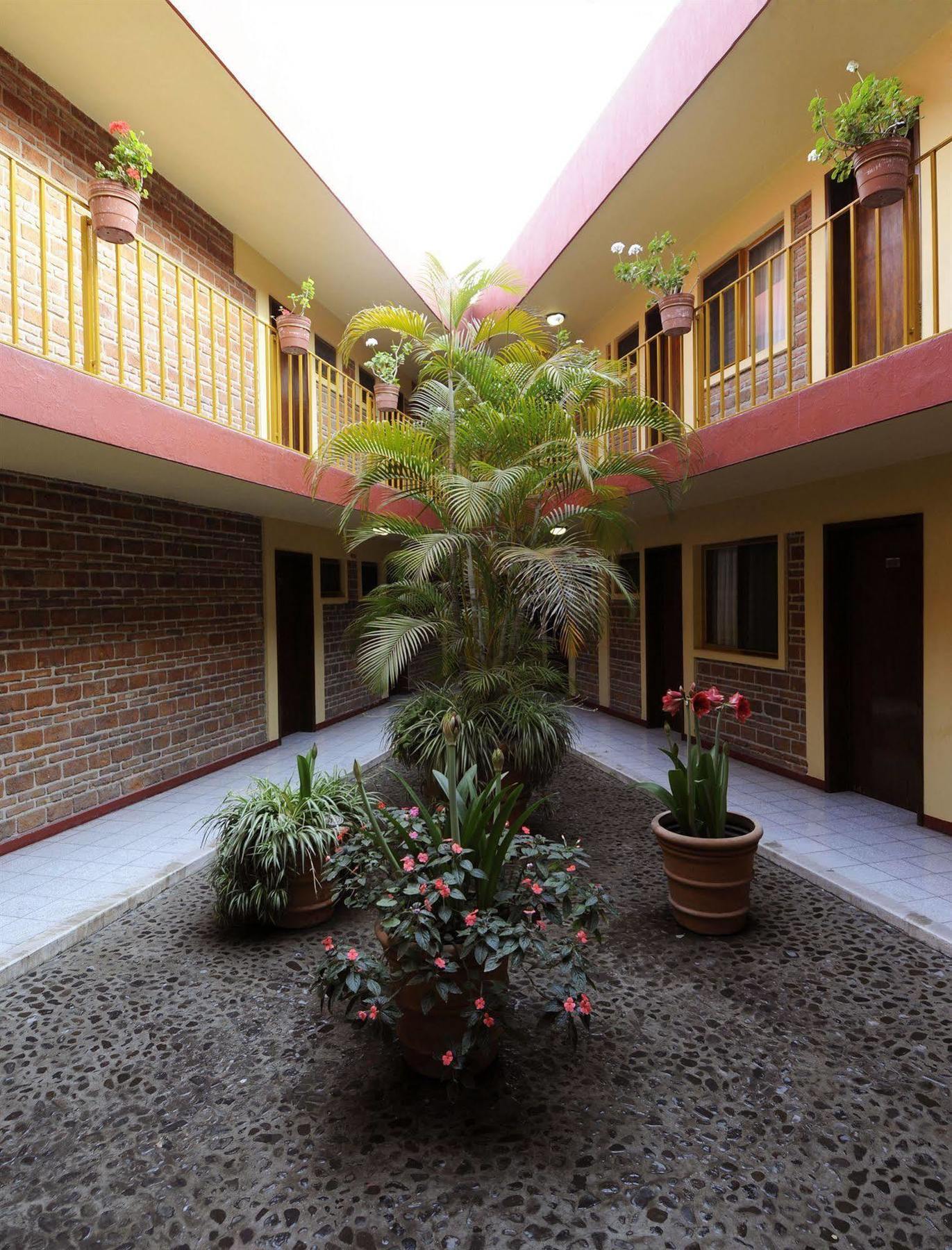 Hotel Arboledas Industrial Guadalajara Esterno foto